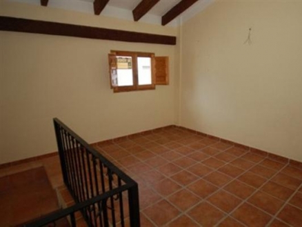 Townhome&nbsp;with&nbsp;4&nbsp;bedroom&nbsp;in&nbsp;town,&nbsp;Spain&nbsp;69077