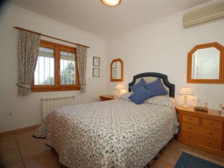 Villa for sale in town, Alicante 69134