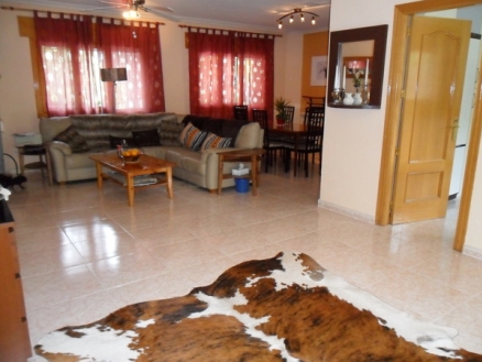 Villa for sale in town, Spain 69164
