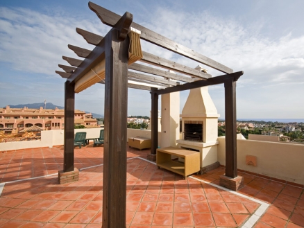 Benahavis property: Penthouse with 2 bedroom in Benahavis 69374