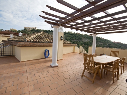 Benahavis property: Penthouse with 3 bedroom in Benahavis, Spain 69375