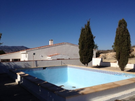 Villa for sale in town, Spain 100300