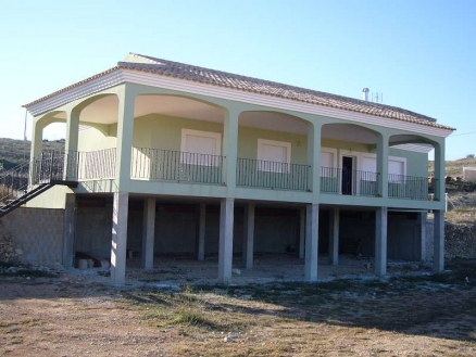 Villa for sale in town 100303