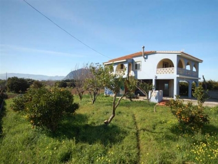 Villa for sale in town 100969