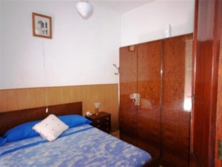 Townhome with 2 bedroom in town, Spain 101023