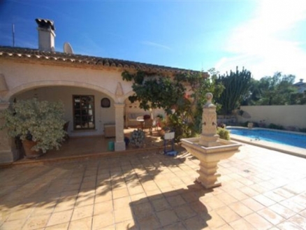 Villa for sale in town, Spain 101026