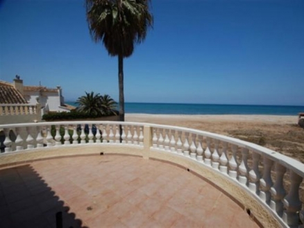 Villa for sale in town, Spain 101029