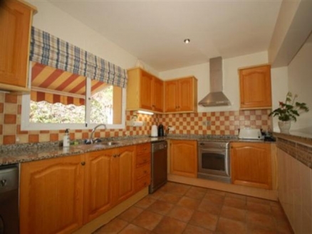 Villa for sale in town, Alicante 101031