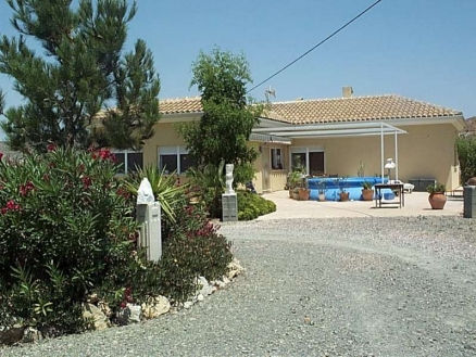 Villa for sale in town, Spain 102027