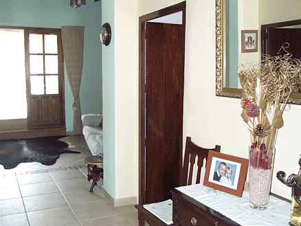 House with 5 bedroom in town 102121