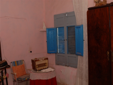 House with 4 bedroom in town 102141