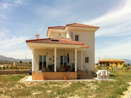 Villa for sale in town 102199