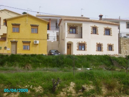 House for sale in town 102214