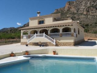 Villa for sale in town 104510
