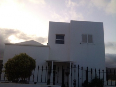 Villa for sale in town 105577