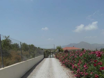 Villa for sale in town, Spain 105578