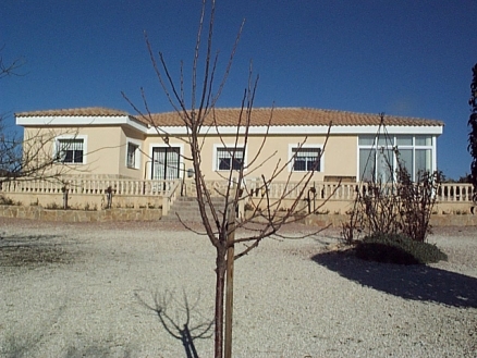 Villa for sale in town 105594