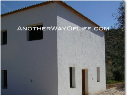 Iznajar property: Farmhouse for sale in Iznajar, Cordoba 105649