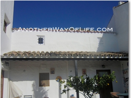 Iznajar property: Farmhouse for sale in Iznajar, Cordoba 105651