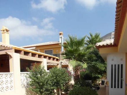 Villa with 3 bedroom in town 106130