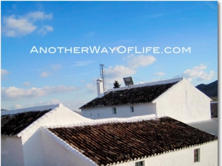 Farmhouse for sale in town, Spain 106477