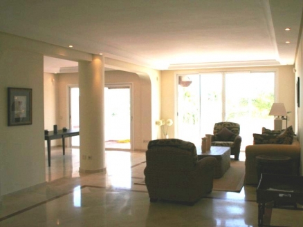 Puerto Banus property: Apartment with 3 bedroom in Puerto Banus, Spain 109311