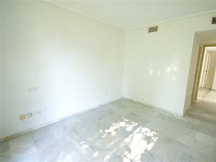Apartment for sale in town, Malaga 110011
