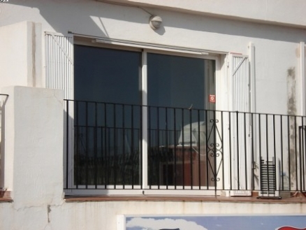 Commercial with 1 bedroom in town 110218