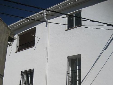 Iznalloz property: Townhome for sale in Iznalloz 110414