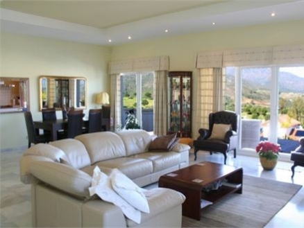 Villa for sale in town, Spain 110645