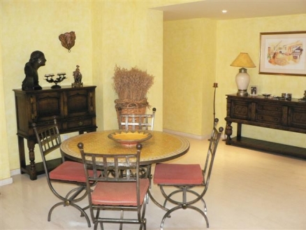 Apartment with 3 bedroom in town 110865