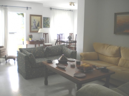 Apartment with 4 bedroom in town 110875