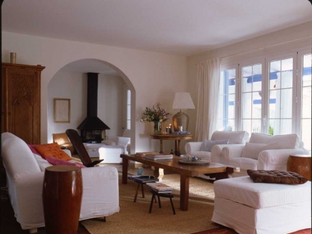 Commercial&nbsp;with&nbsp;9+&nbsp;bedroom&nbsp;in&nbsp;town&nbsp;111320