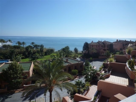 Estepona property: Apartment with 3 bedroom in Estepona 111837