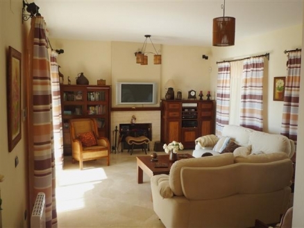 Villa with 5 bedroom in town 111845