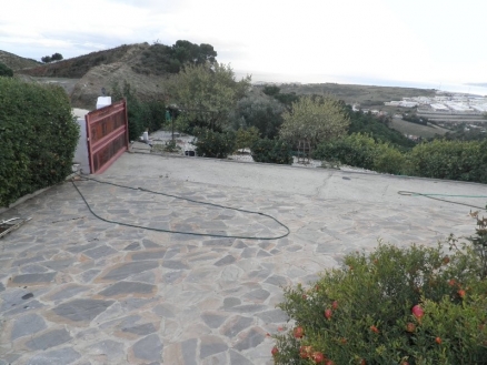 Estepona property: Villa with 3 bedroom in Estepona 112098