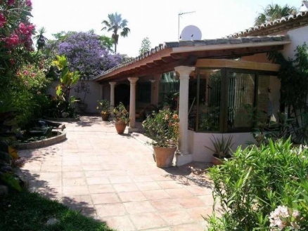 Estepona property: Villa with 5 bedroom in Estepona 113204