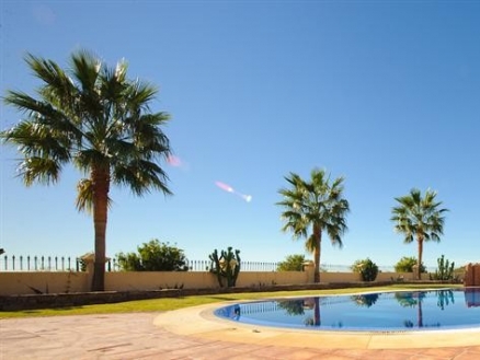 Estepona property: Villa with 4 bedroom in Estepona 113207