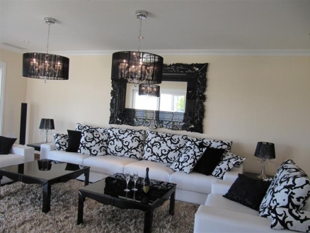 Villa for sale in town, Malaga 113643