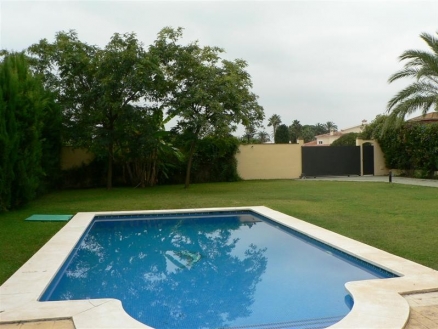 Villa&nbsp;with&nbsp;4&nbsp;bedroom&nbsp;in&nbsp;town,&nbsp;Spain&nbsp;114371