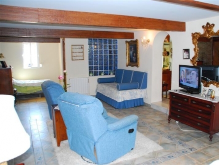 Villa for sale in town, Spain 114489