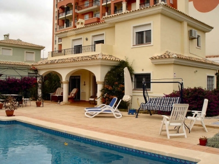 Villa for sale in town, Spain 114848