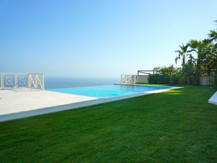 Villa for sale in town, Spain 115475