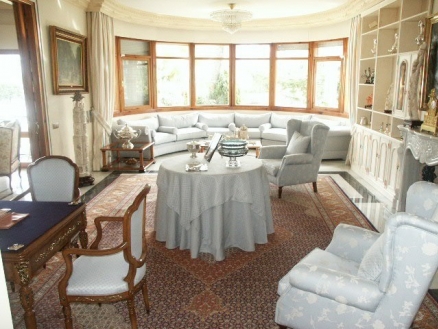 Villa with 5 bedroom in town 116973