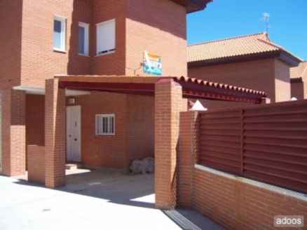Villa for sale in town, Spain 76070