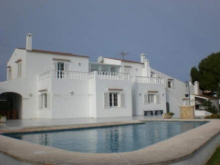 Villa for sale in town, Spain 76073