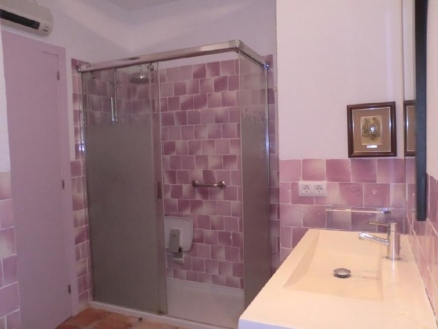 Villa&nbsp;with&nbsp;4&nbsp;bedroom&nbsp;in&nbsp;town&nbsp;76679