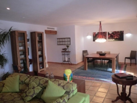 Alicante&nbsp;property&nbsp;|&nbsp;4&nbsp;bedroom&nbsp;Villa&nbsp;76679