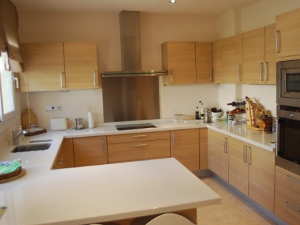 Benahavis property: Penthouse with 4 bedroom in Benahavis 78097