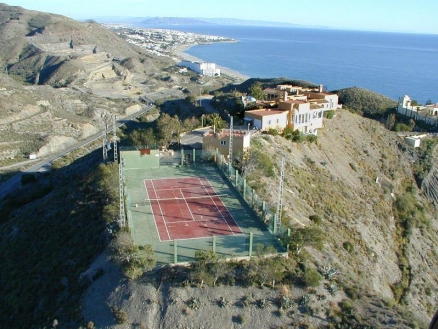 Villa for sale in town, Spain 80816